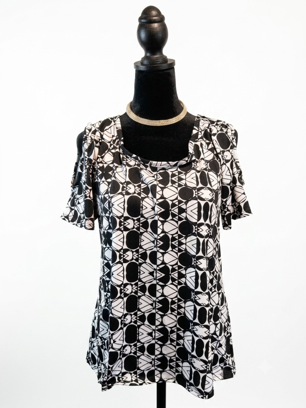 American City Wear Black and White Geometric Short Sleeve Top